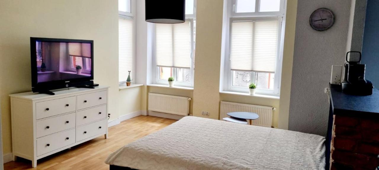 Lazurowy I Sloneczny Z Darmowym Parkingiem Strzezonym Apartment